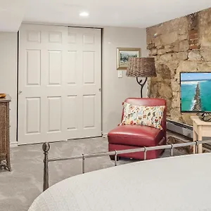  Villa Garden - Decor Upgrades - Capitol Hill United States