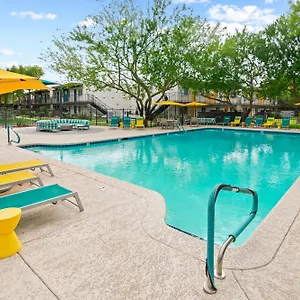  Apartment 2b1b Stylish Haven - Pool And Parking United States